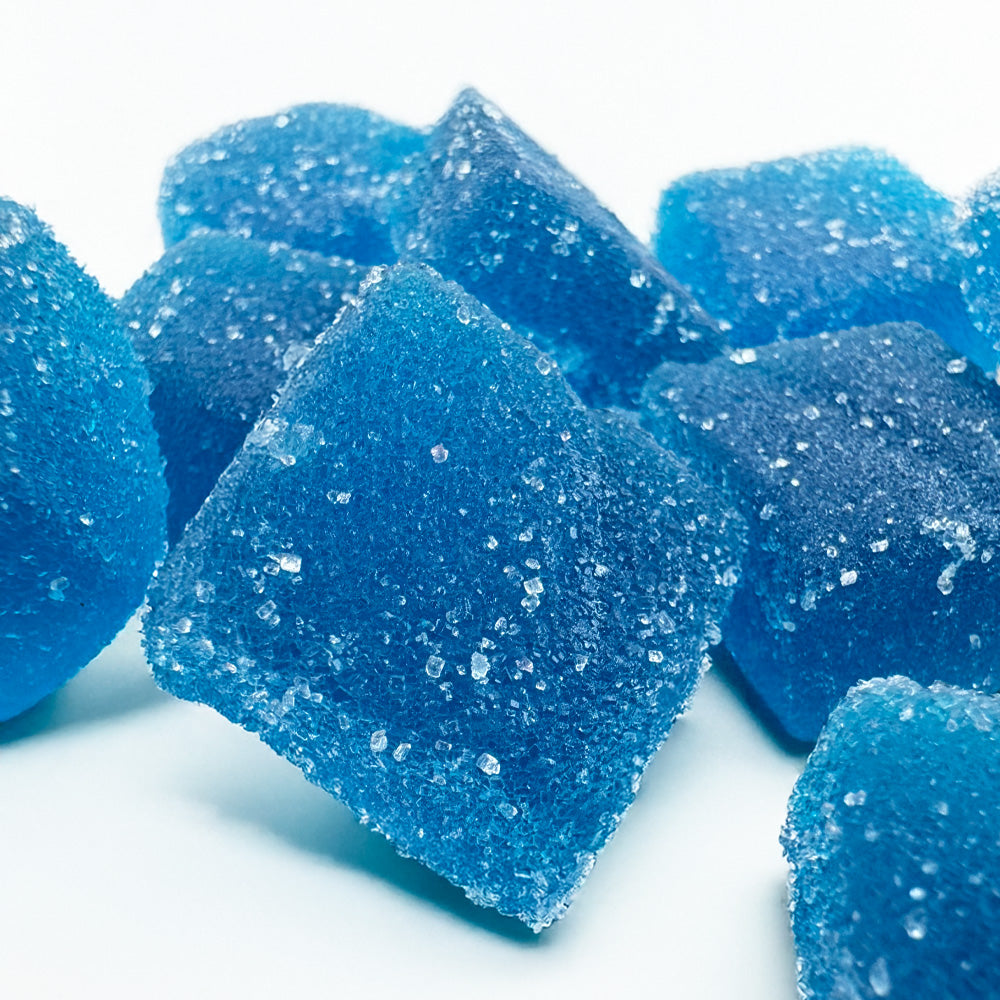 Zoom sur un tas de gummies au THC bleu goûts myrtille